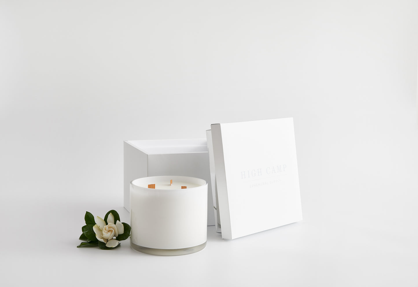 WHITE SIGNATURE WIDE WICK CANDLE